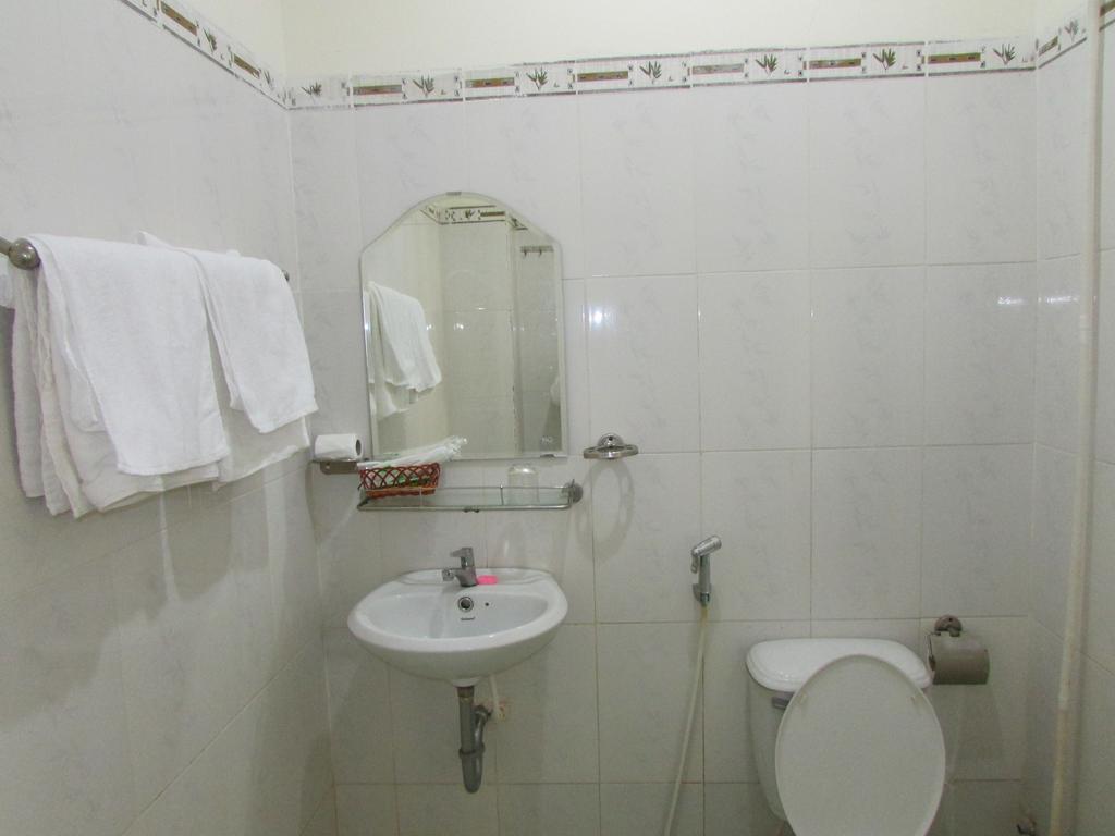 Hung Thinh Hotel Куи Нхон Екстериор снимка