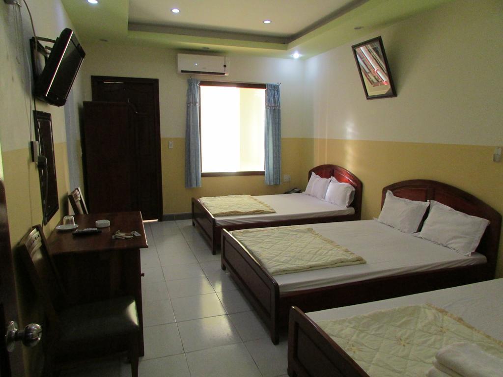 Hung Thinh Hotel Куи Нхон Екстериор снимка